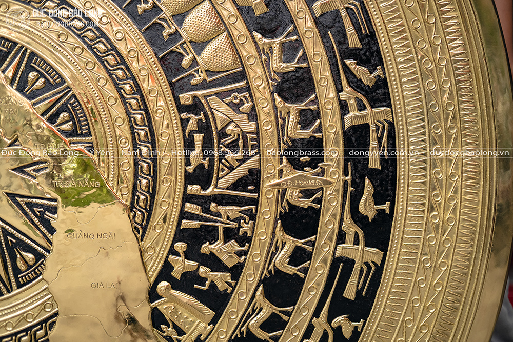 Mặt trống đồng gò chạm bản đồ Việt Nam đường kính 1m5
