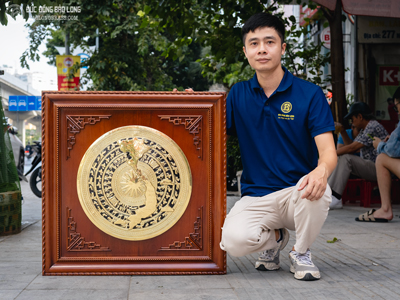 Tranh Mặt Trống Đồng ĐK 50Cm Khung Gỗ Khổ 81Cm