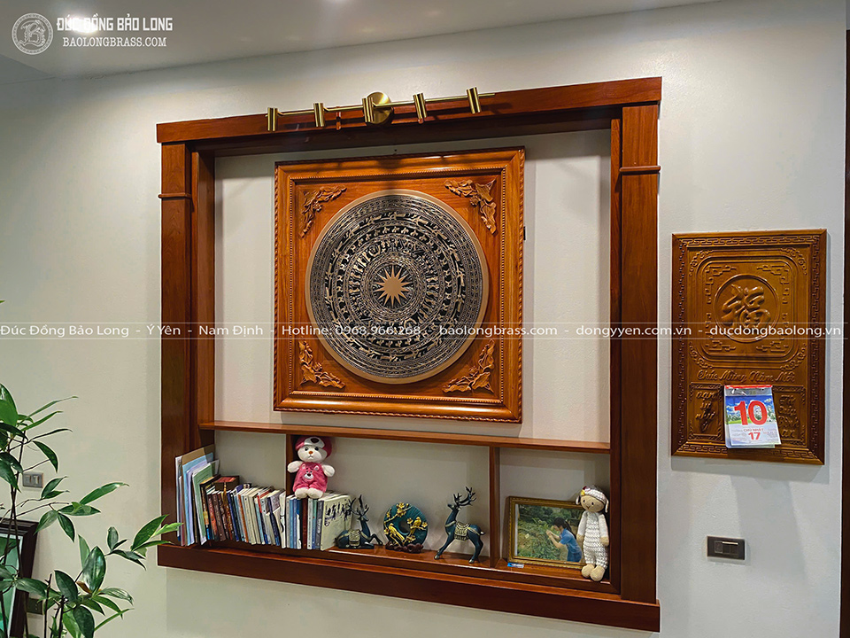 tranh mặt trống đồng đúc đk 80cm khung gỗ hương đá khổ 1m07