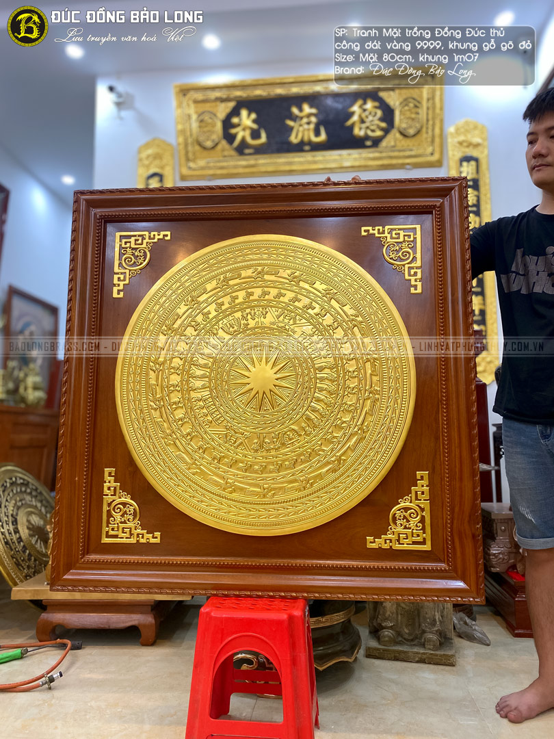 tranh mặt trống đồng đúc dát vàng 9999 khung gỗ gõ đỏ khổ 1m07
