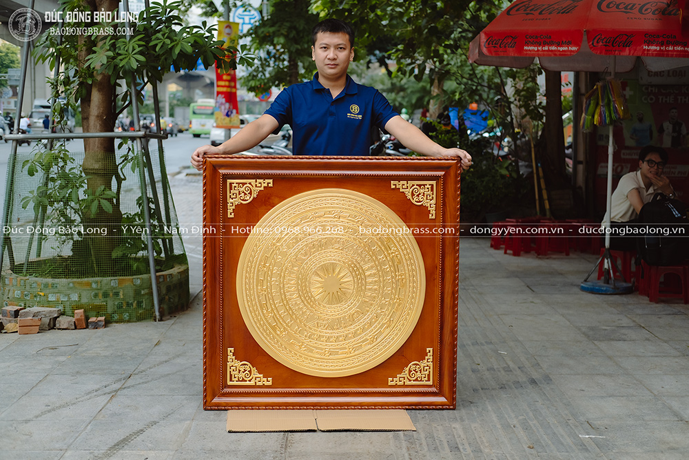 Tranh Mặt Trống Đồng Đúc Đát Vàng 24K Khung Gỗ Gõ Đỏ Khổ 1m08