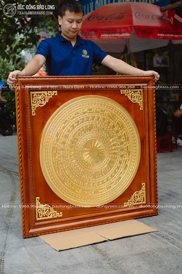 Tranh Mặt Trống Đồng Đúc Đát Vàng 24K Khung Gỗ Gõ Đỏ Khổ 1m08