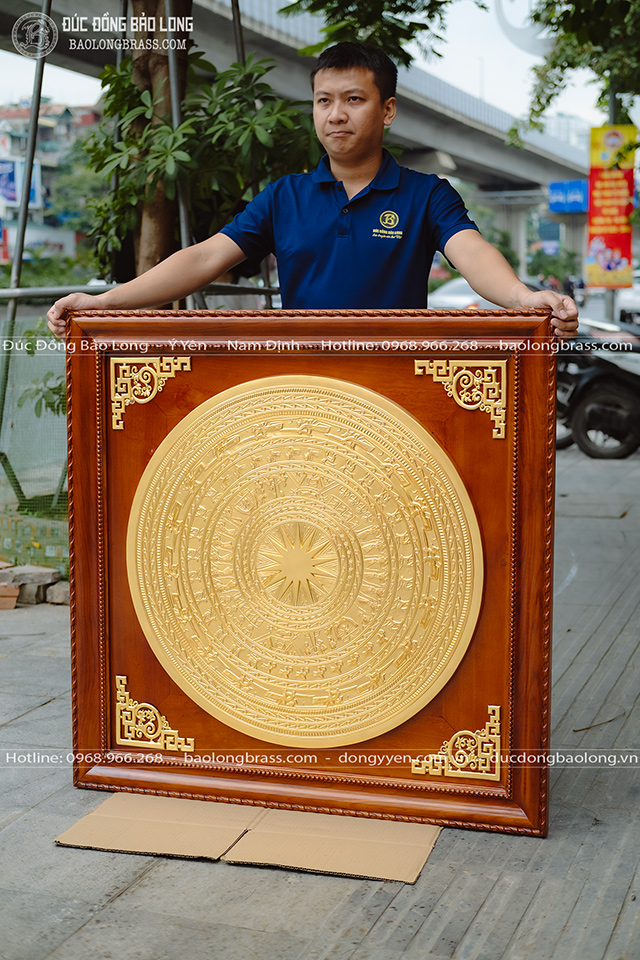 Tranh Mặt Trống Đồng Đúc Đát Vàng 24K Khung Gỗ Gõ Đỏ Khổ 1m08