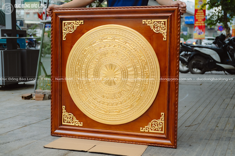 Tranh Mặt Trống Đồng Đúc Đát Vàng 24K Khung Gỗ Gõ Đỏ Khổ 1m08