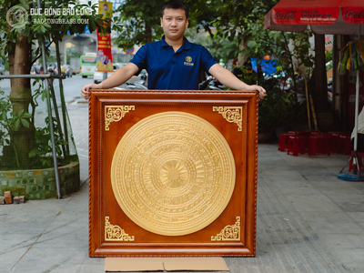 Tranh Mặt Trống Đồng Đúc Dát Vàng 24K Khung Gỗ Gõ Đỏ Khổ 1m08