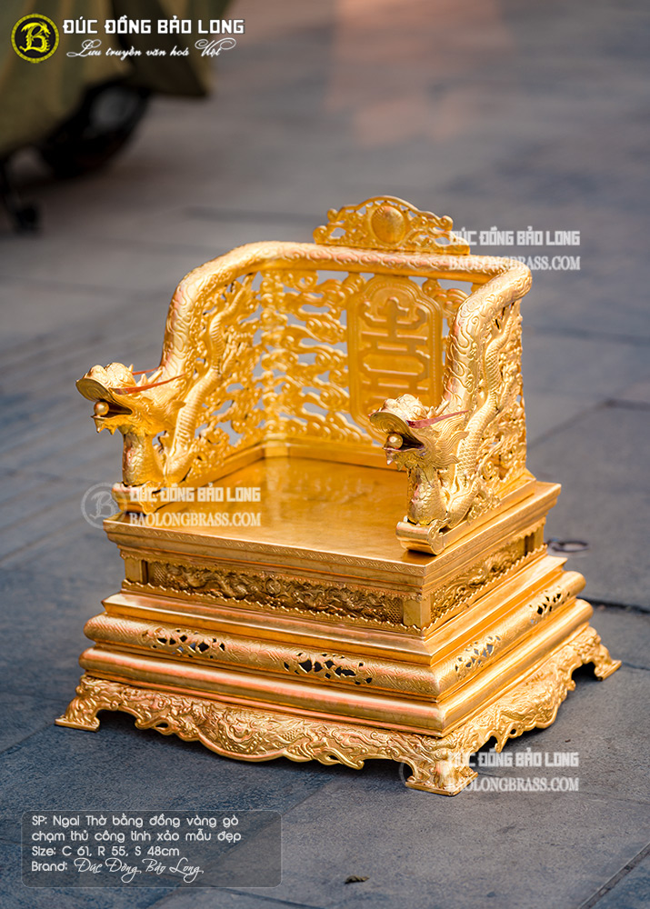 ngai thờ bằng đồng vàng gò thủ công cao 61cm