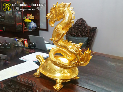 Bàn giao tượng Rồng Cưỡi Rùa dát vàng cho khách tại Quận 1, TPHCM