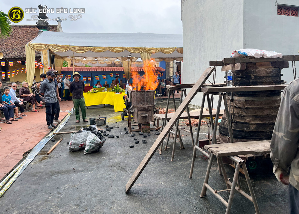đúc chuông đồng 200kg cho chùa từ châu, thanh oai