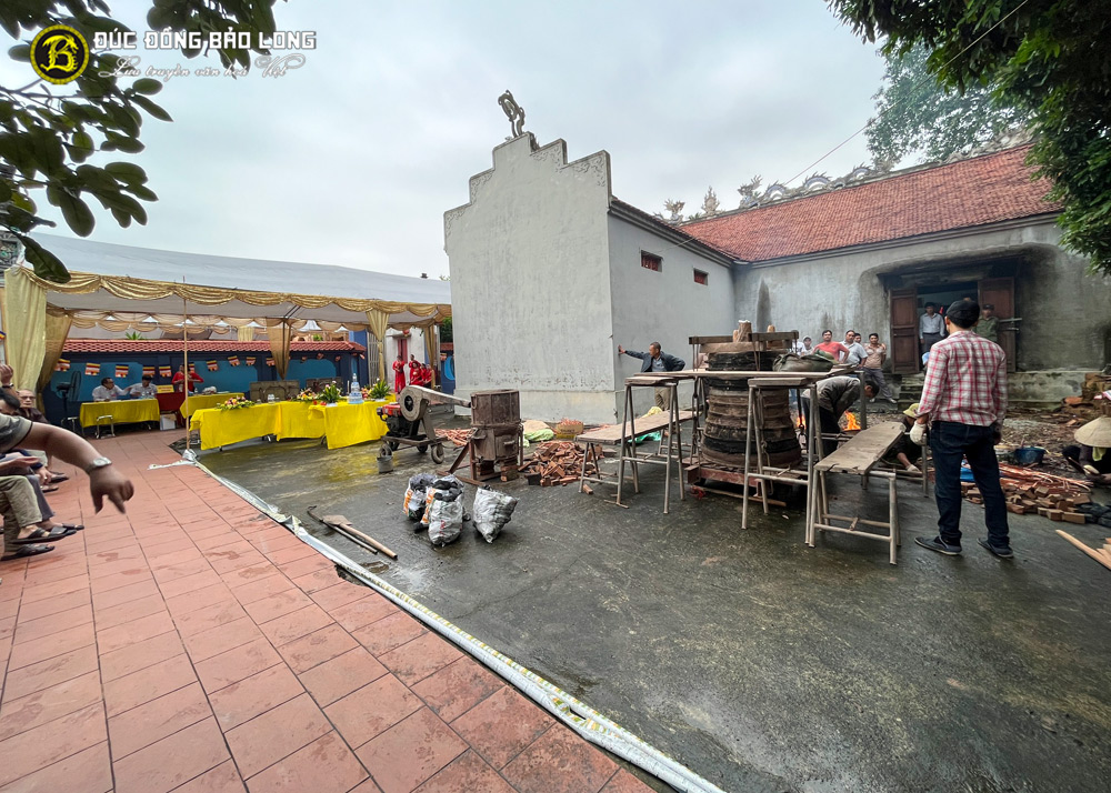 đúc chuông đồng 200kg cho chùa từ châu, thanh oai