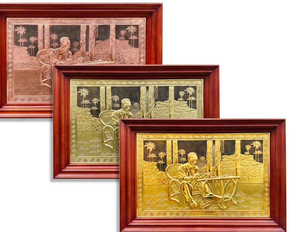 Quà tặng Tranh Bác Hồ ngồi ghế mây làm việc bằng đồng khổ 61cm x 88cm