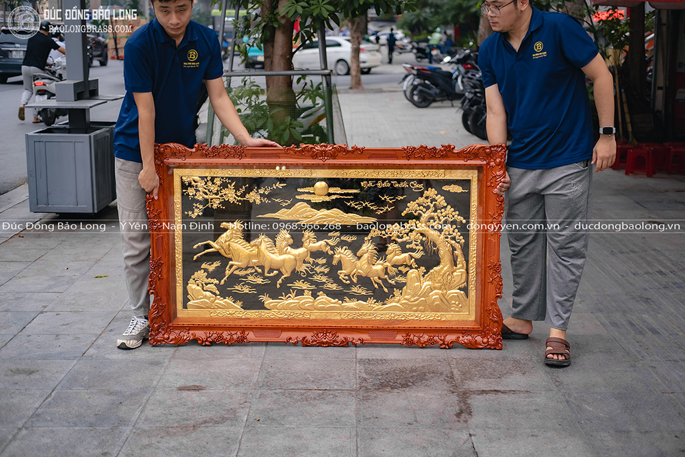 Tranh Bát Mã Bằng Đồng Dát Vàng 24K Khung Gỗ Gõ Đỏ Khổ 1m6 x 92cm