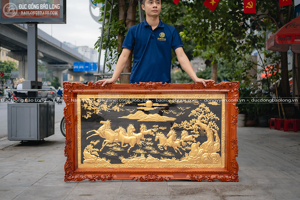 tranh Bát Mã bằng đồng dát vàng 24k khung gỗ gõ đỏ khổ 1m6 x 92cm