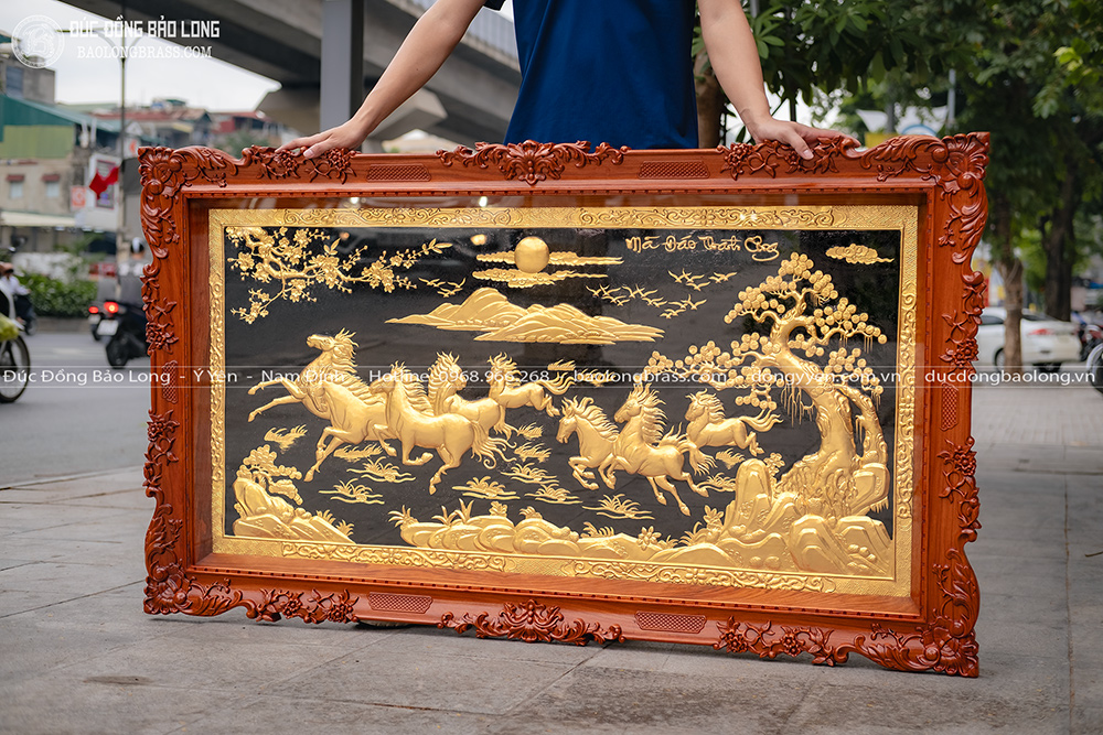 Tranh Bát Mã Bằng Đồng Dát Vàng 24K Khung Gỗ Gõ Đỏ Khổ 1m6 x 92cm