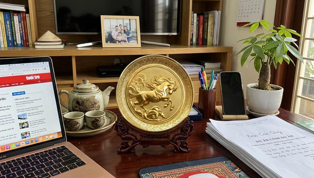 Quà Tặng Tranh Đĩa Mã Đáo Thành Công Bằng Đồng Mạ Vàng