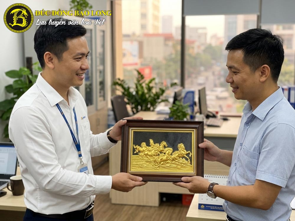 Tranh Mã Đáo Thành Công Bằng Đồng Dát Vàng Khổ 28cm x 38cm 