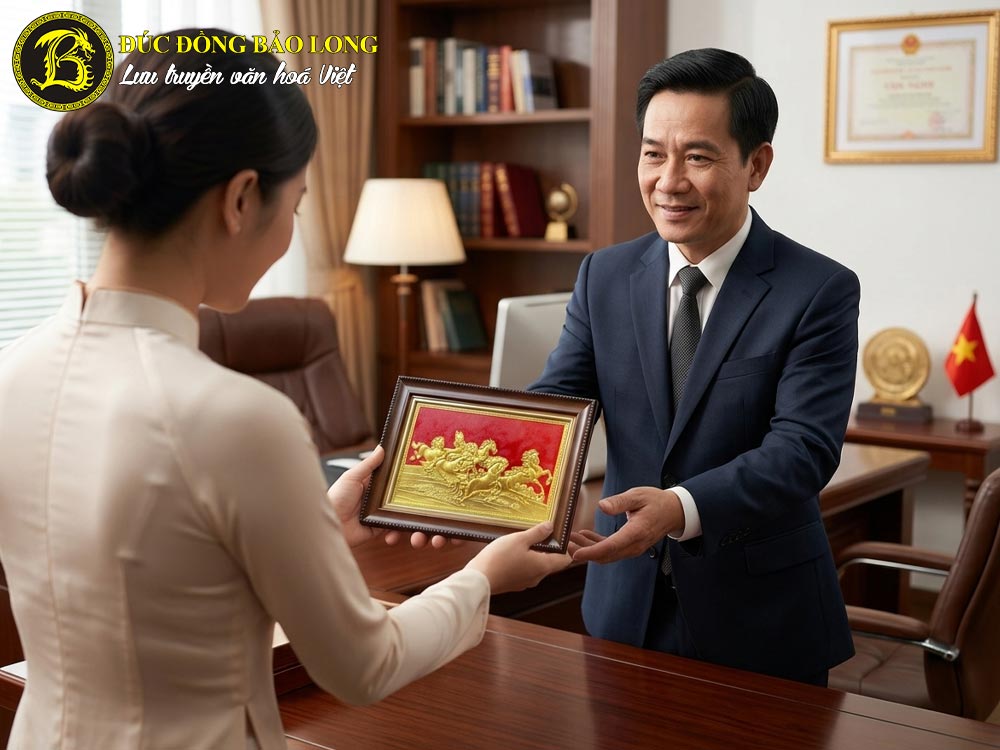 Tranh Mã Đáo Thành Công Bằng Đồng Dát Vàng Khổ 28cm x 38cm 