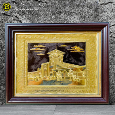 Tranh Chợ Bến Thành Bằng Đồng Mạ Vàng Khổ 38cm x 54cm, Khung Nhựa