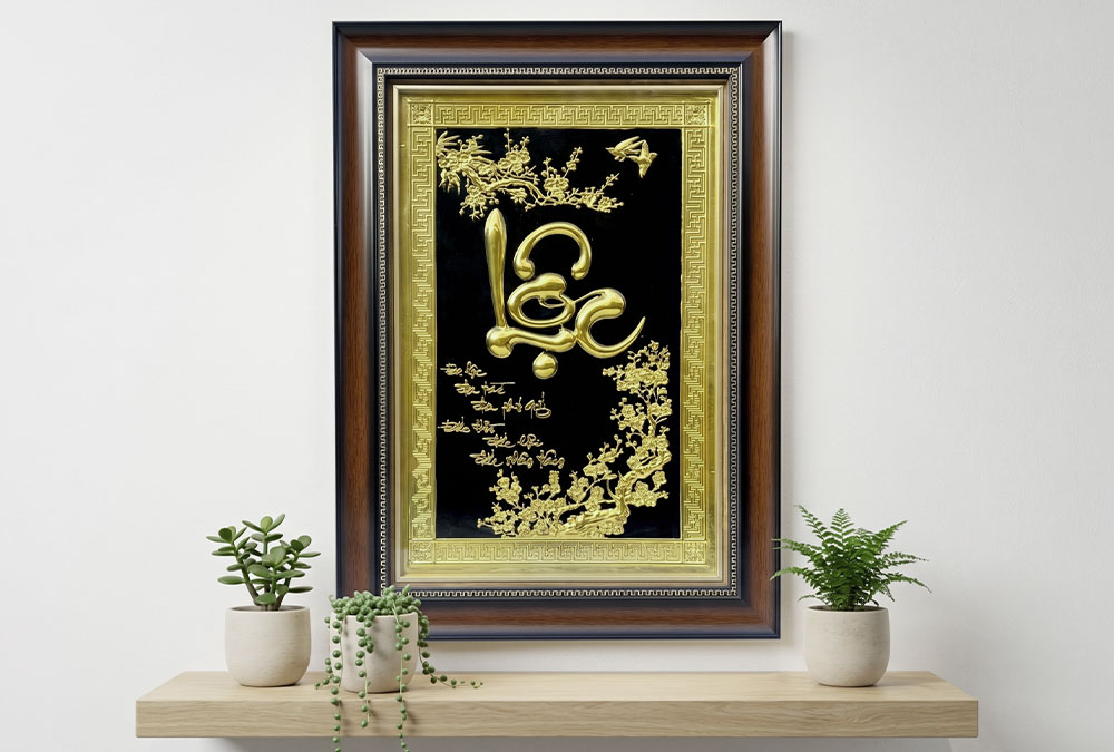 Tranh Chữ Lộc Thư Pháp Bằng Đồng Khổ Dọc 48cm x 68cm Hoa Mai Phú Quý