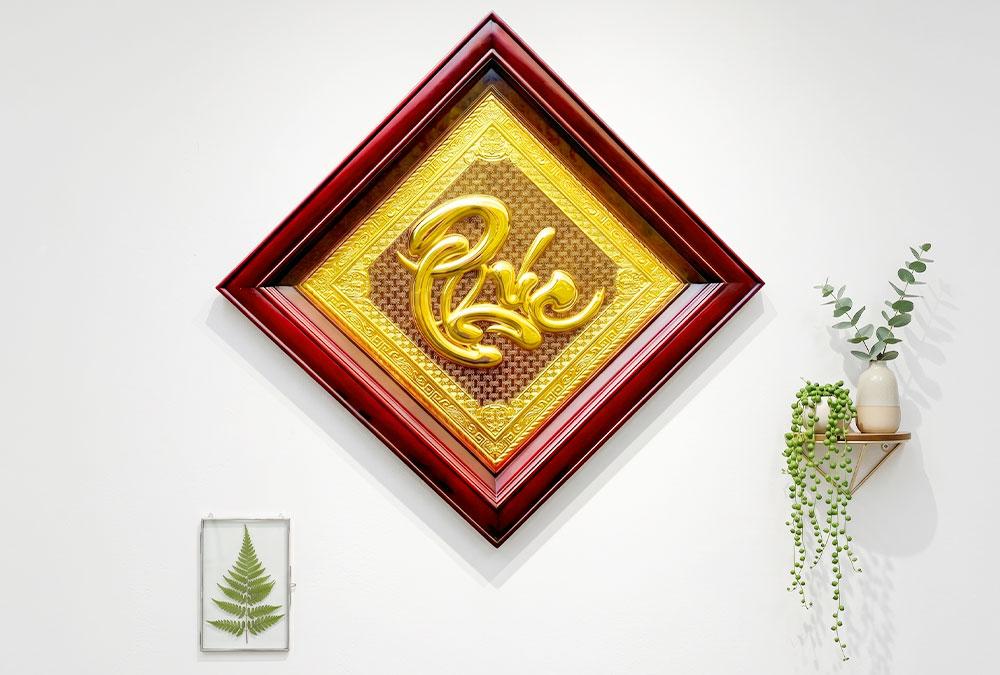 Tranh Chữ Phúc Mạ Vàng hình thoi khung gỗ khổ 50cm x 50cm