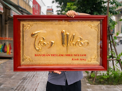 Tranh Chữ Tâm Nhân Bằng Đồng Mạ Vàng 24K Khung Gỗ 1m x 60cm