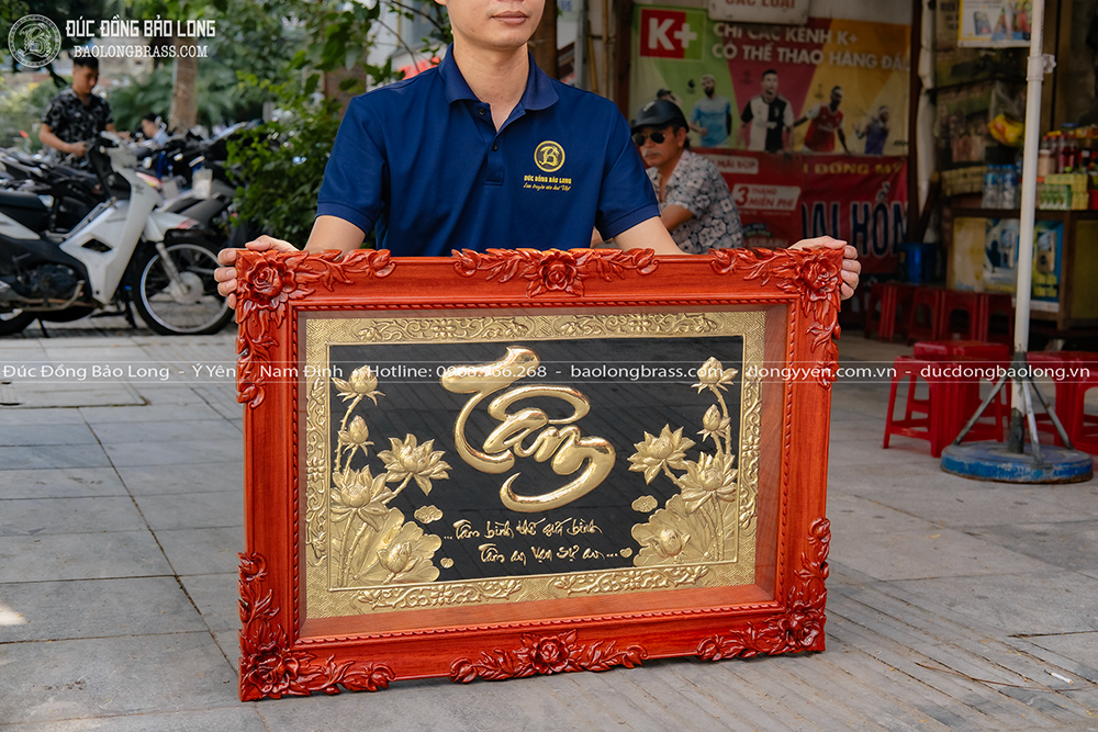  tranh chữ Tâm bằng đồng khung gỗ hương khổ ngang 88cm x 61cm
