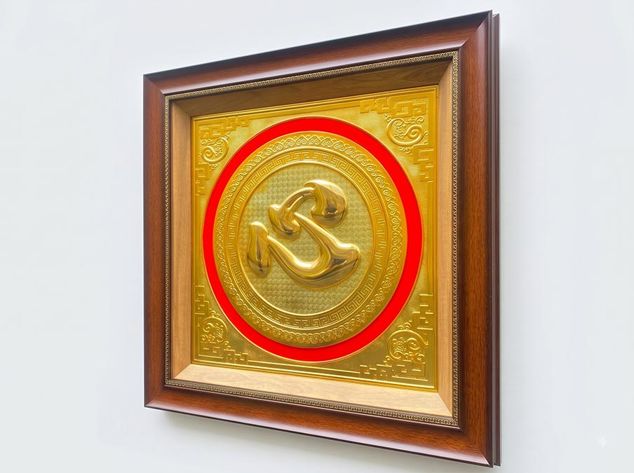 Tranh chữ Tâm Hán bằng đồng dát vàng khổ vuông 48cm