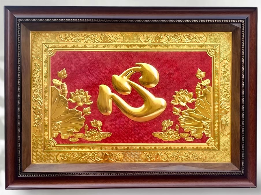 Tranh chữ Tâm hán hoa sen bằng đồng dát vàng khổ 50cm x 70cm