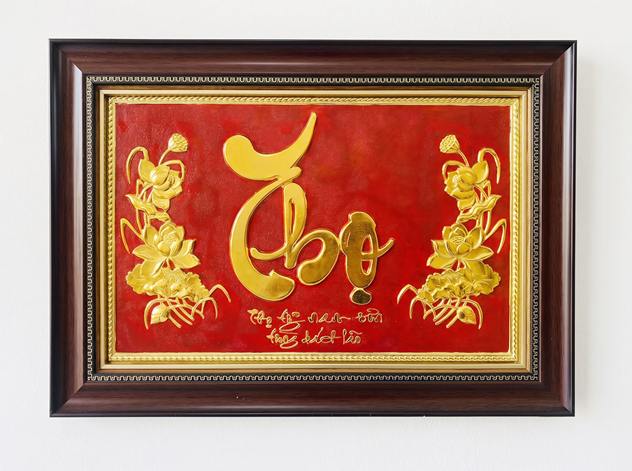 Tranh Chữ Thọ Hoa Sen Bằng Đồng Dát Vàng Khổ 40cm x 55cm