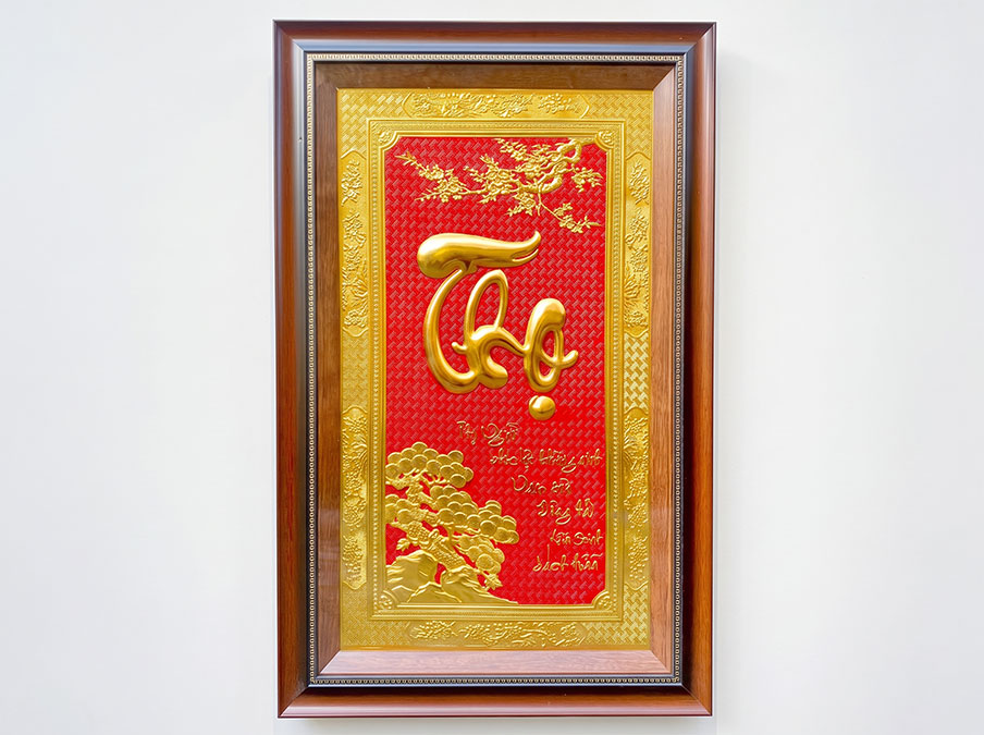 Tranh chữ Thọ Tùng Mai cát tường bằng đồng dát vàng khổ 50cm x 80cm