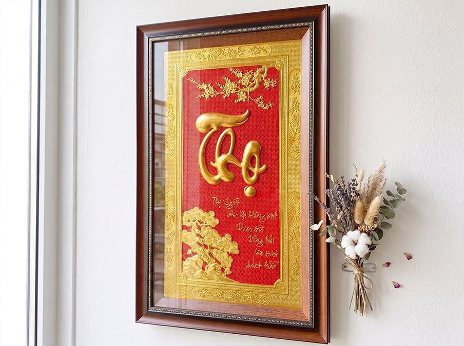 Tranh chữ Thọ Tùng Mai cát tường bằng đồng dát vàng khổ 50cm x 80cm