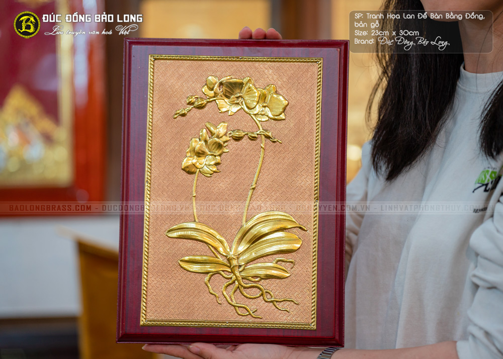 tranh Hoa Lan bằng đồng để bàn khung gỗ khổ 23cm x 30cm