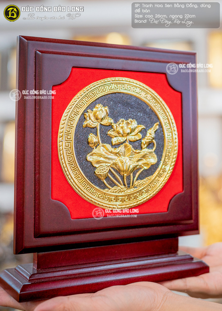 tranh Hoa Sen để bàn bằng đồng khung gỗ 22cm x 26cm 