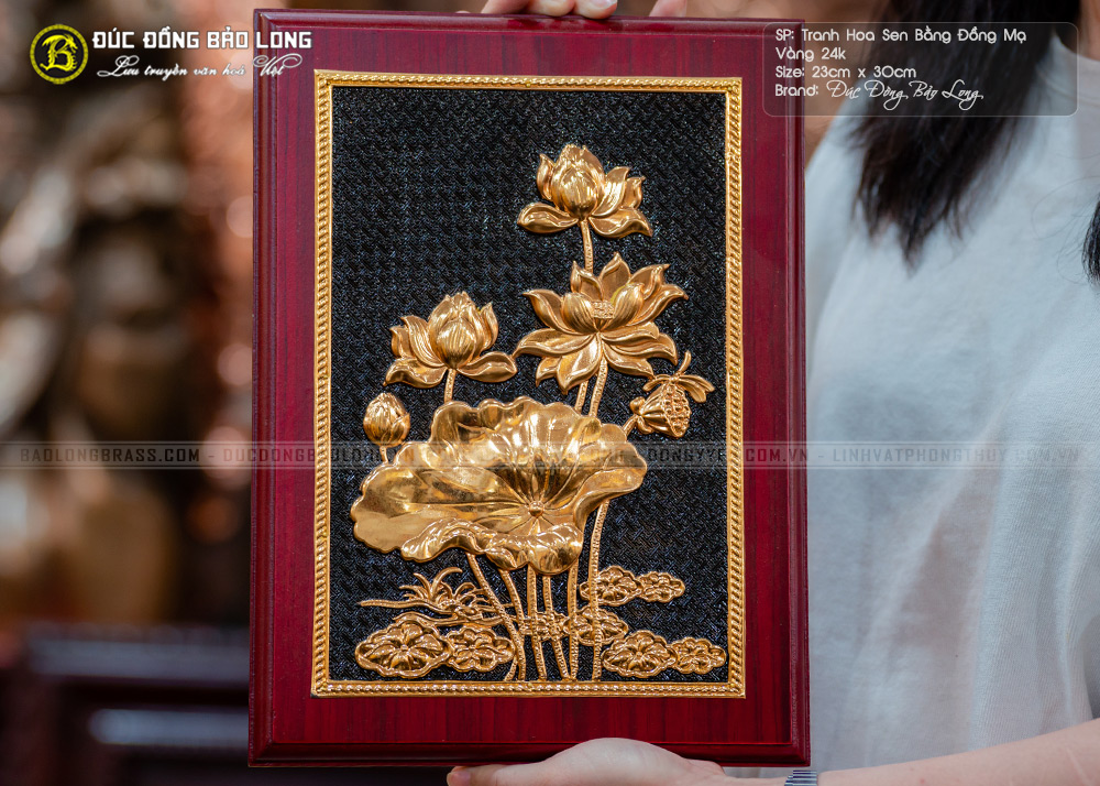 tranh hoa sen bằng đồng mạ vàng quà tặng 23cm x 30cm