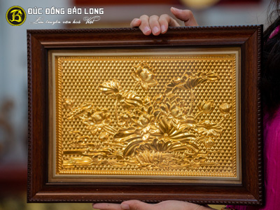 Tranh Đồng Hoa Sen 28cm x 38cm Mạ Vàng 24k Nền Đỏ