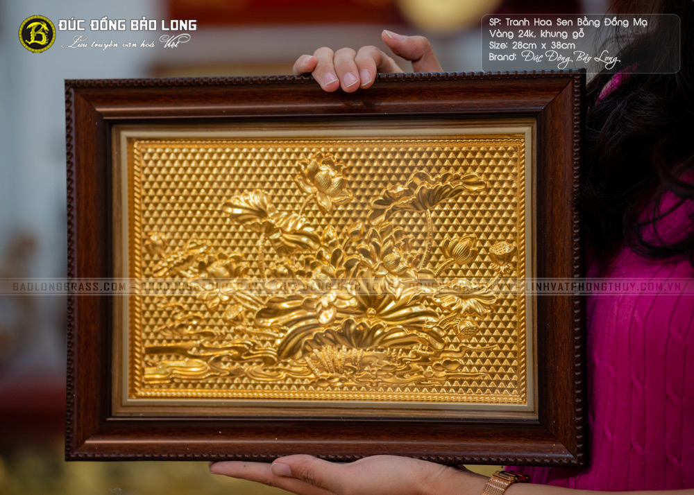 tranh Hoa Sen bằng đồng mạ vàng 28cmx38cm nền đỏ