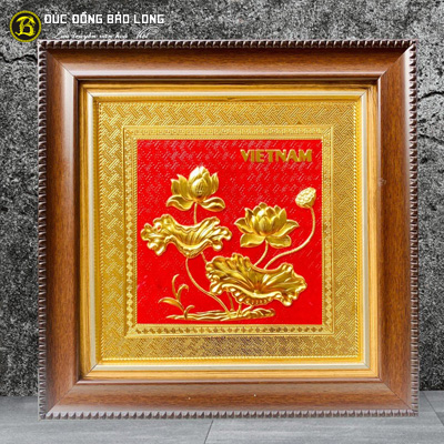 Tranh Hoa Sen Bằng Đồng Mạ Vàng 24k Khung Nhựa Khổ Vuông 30cm - Mẫu 02
