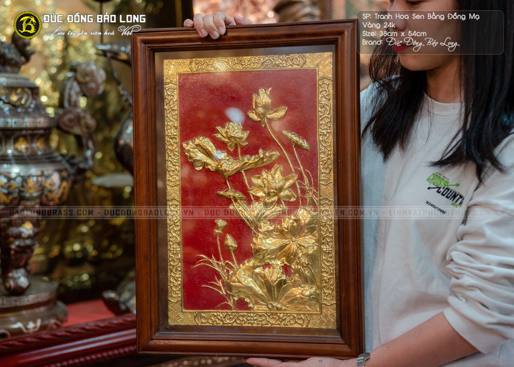 tranh hoa sen bằng đồng mạ vàng khổ đứng 38cm x 54cm