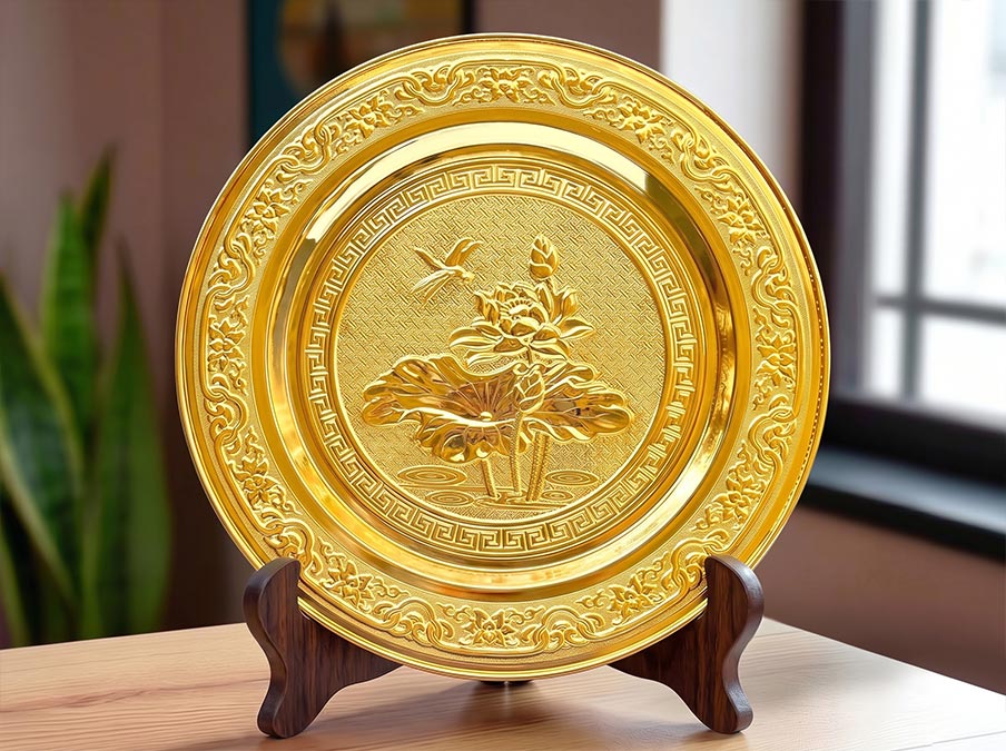 Tranh đĩa hoa sen bằng đồng dát vàng đk 35cm
