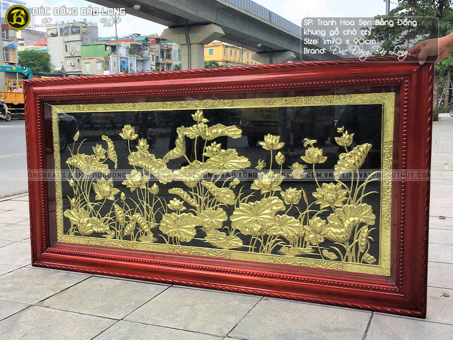 tranh hoa sen bằng đồng khung gỗ chò chỉ 1m76x89cm