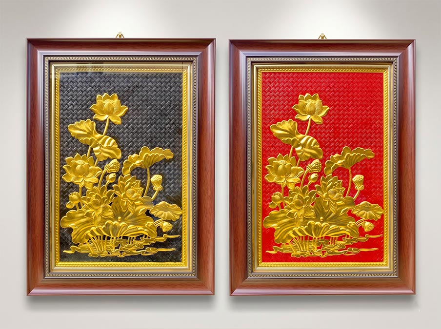 Tranh Hoa Sen bằng đồng dát vàng khổ dọc 40cm x 55cm
