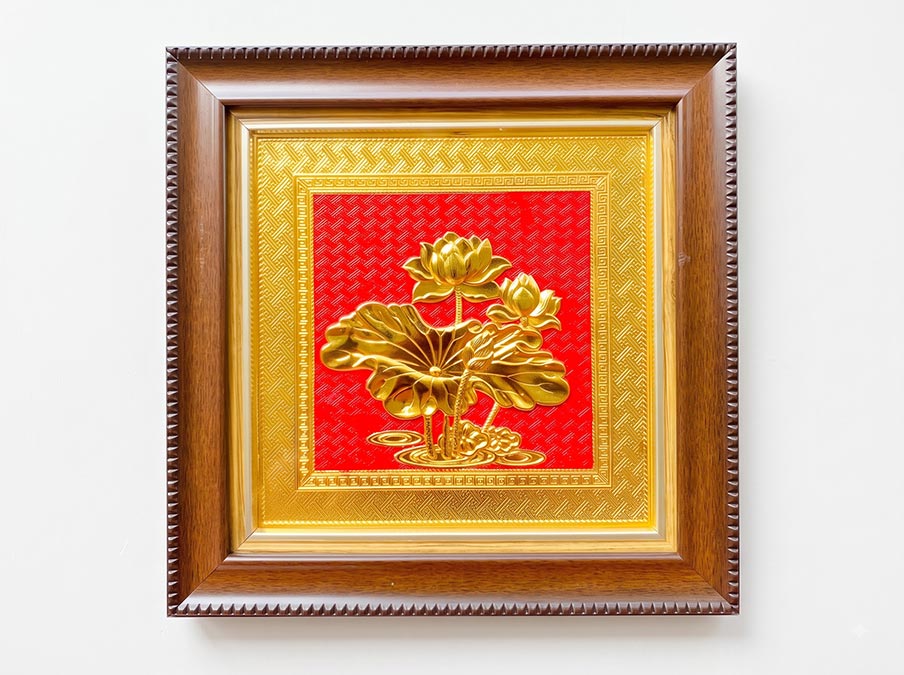 Tranh Hoa Sen bằng đồng dát vàng khổ vuông 30cm