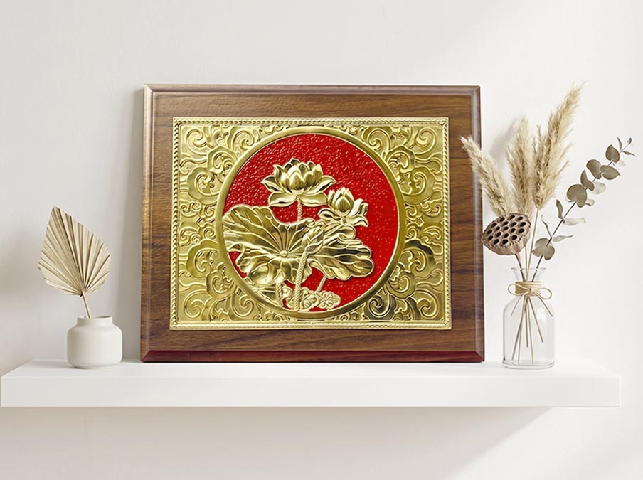 Tranh hoa sen để bàn bằng đồng khổ ngang kt 20x25cm