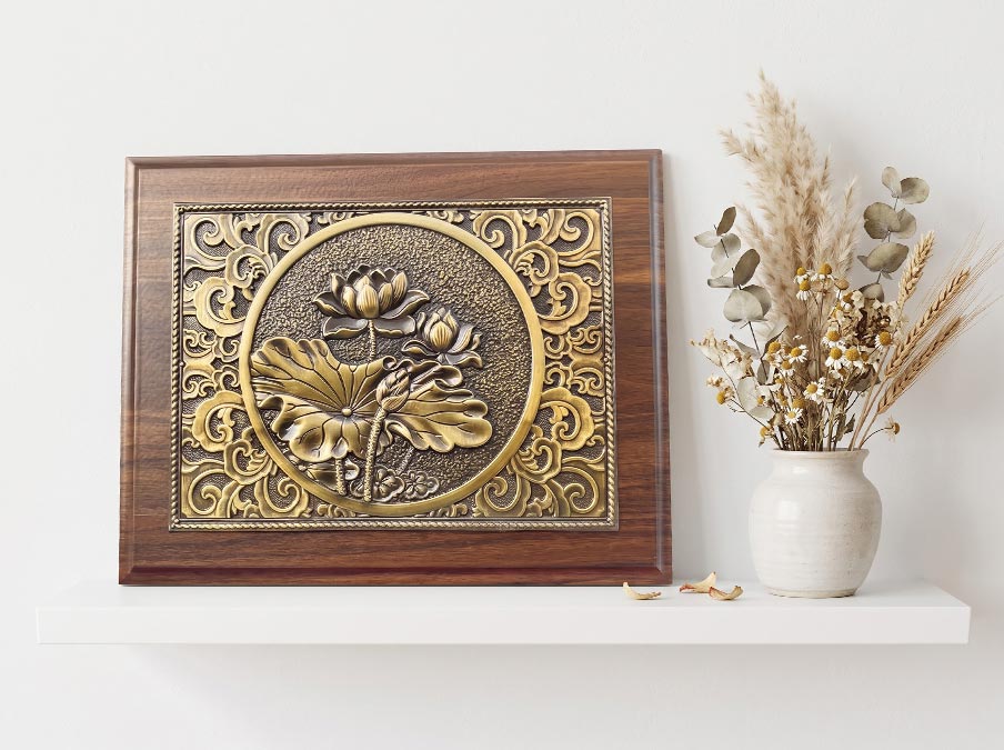 Tranh hoa sen để bàn bằng đồng khổ ngang kt 20x25cm