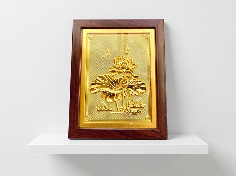 Tranh Để Bàn Hoa Sen Bằng Đồng Dát Vàng Khổ Dọc 20cm x 25cm