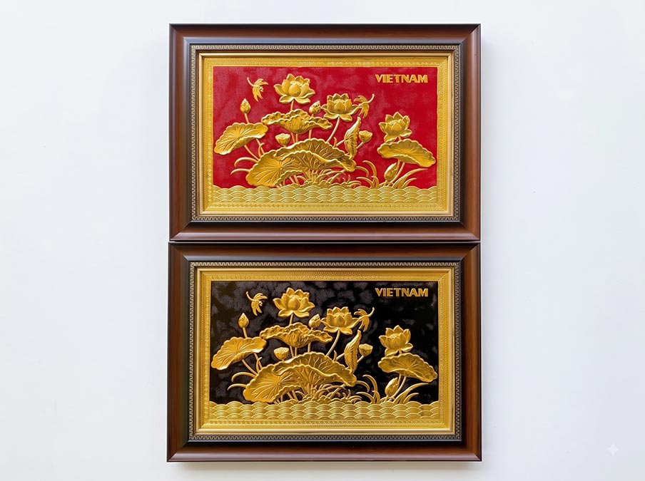 Tranh Hoa Sen Việt Nam bằng đồng dát vàng khổ ngang 40cm x 55cm