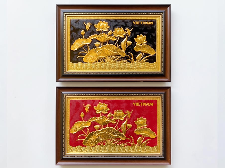 Tranh Hoa Sen Việt Nam bằng đồng dát vàng khổ ngang 40cm x 55cm