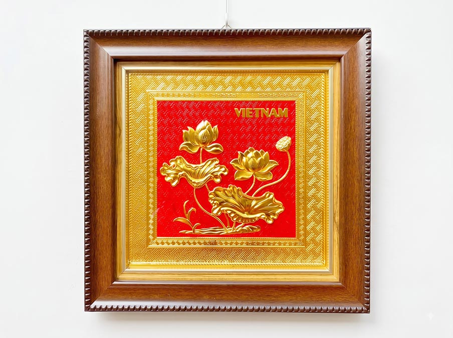 Tranh Hoa Sen Việt Nam bằng đồng dát vàng khổ vuông 30cm