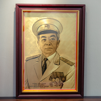Tranh Khắc Đồng Chân Dung Đại Tướng Võ Nguyên Giáp Khổ 75cm x 55cm