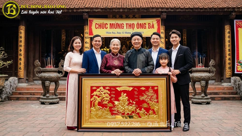 Bức tranh đồng mừng thọ cụ ông cụ bà dát vàng khổ 1m07 x 68cm chắc chắn là những món quà ý nghĩa mừng thọ ông bà, cha mẹ