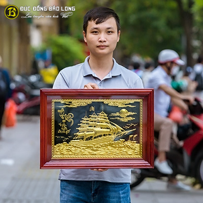 Tranh Thuận Buồm Xuôi Gió Bằng Đồng Dát Vàng Cỡ Nhỏ Khổ 38cm x 54cm